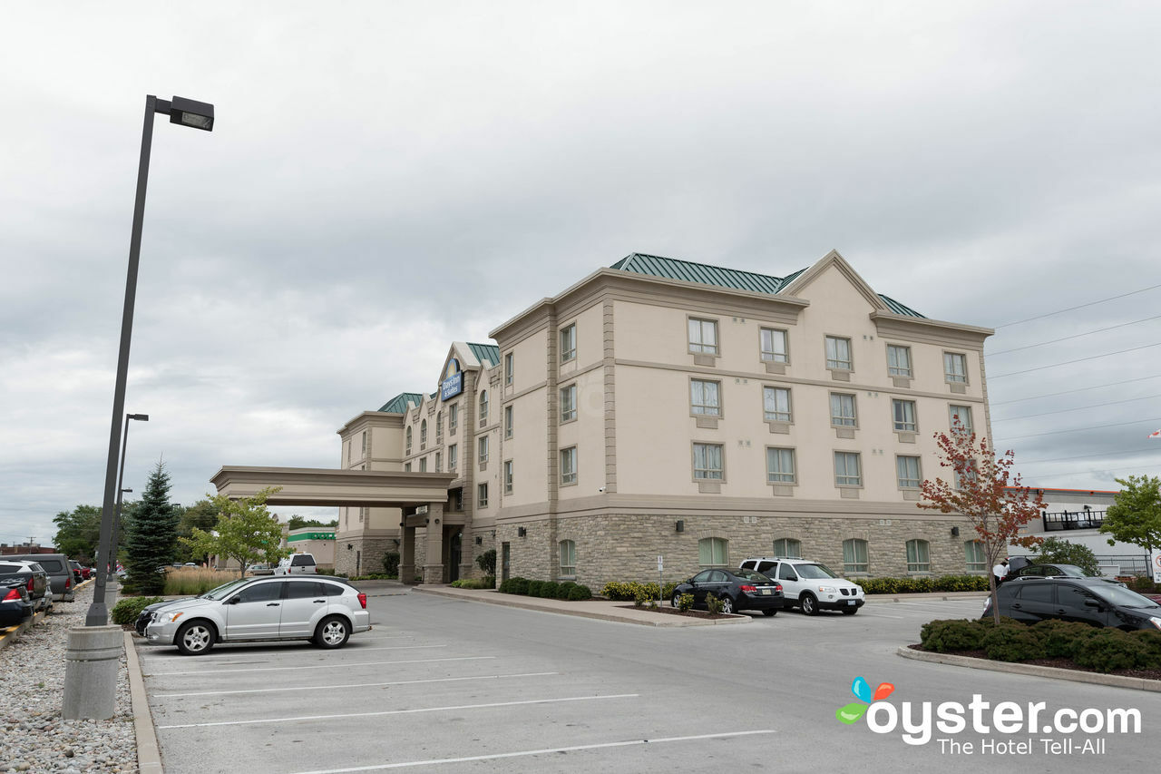 Days Inn & Suites By Wyndham Collingwood Exterior photo